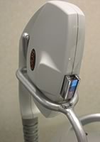 ハンドピース部のアップ（電極と発光部）